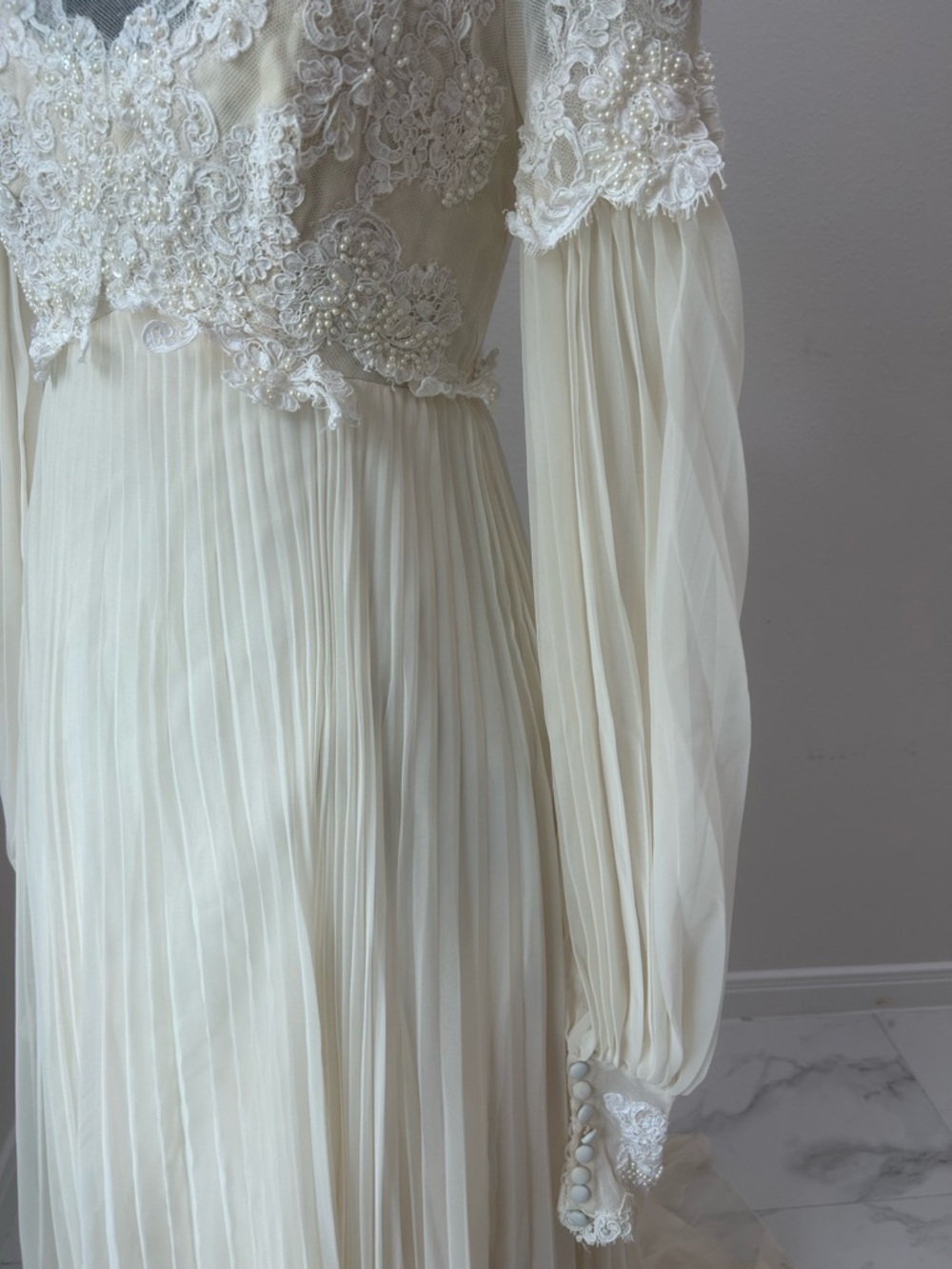 Wedding Dress Vintage Ivory Lace & Pleated Long-Sleeve Dress - Picture 5 of 12